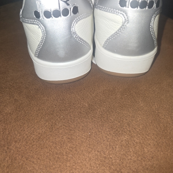 Diadora Never-worn Size 8.5 - Picture 3 of 7